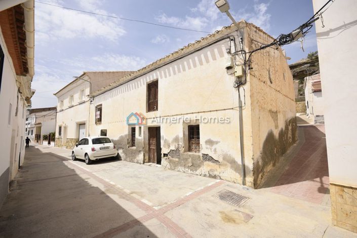 Image No.2-4 Bed Townhouse for sale