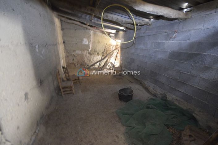 Image No.21-4 Bed Townhouse for sale