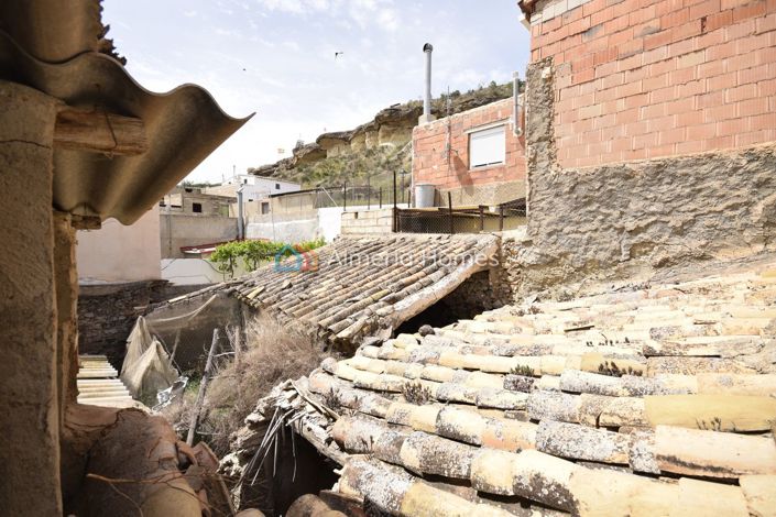 Image No.24-4 Bed Townhouse for sale