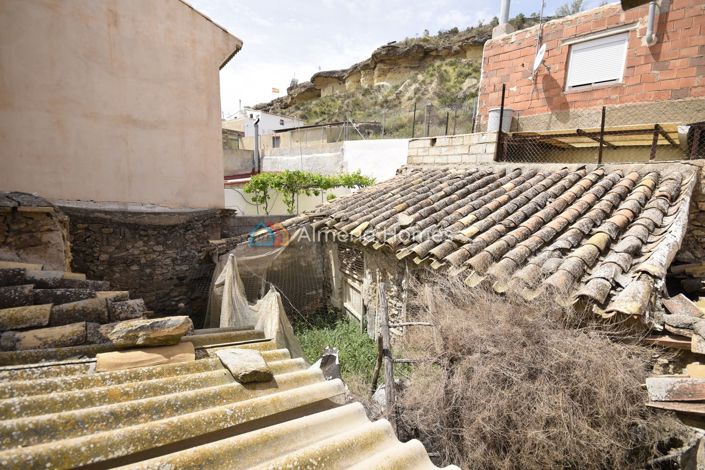 Image No.25-4 Bed Townhouse for sale