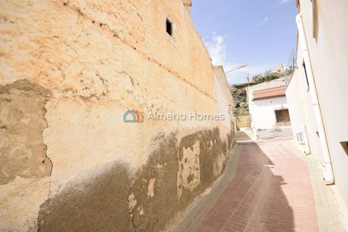 Image No.3-4 Bed Townhouse for sale