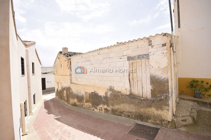 Image No.4-4 Bed Townhouse for sale