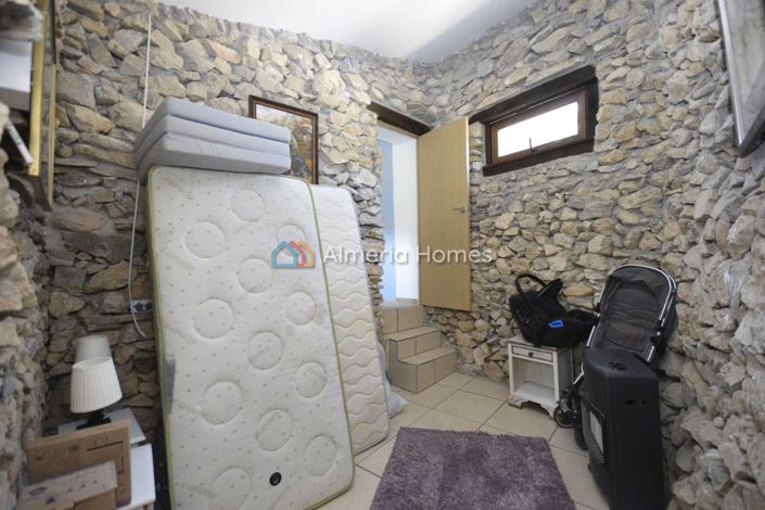 Image No.10-3 Bed Country House for sale