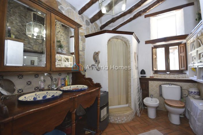 Image No.21-3 Bed Country House for sale