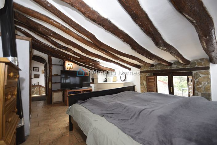 Image No.24-3 Bed Country House for sale