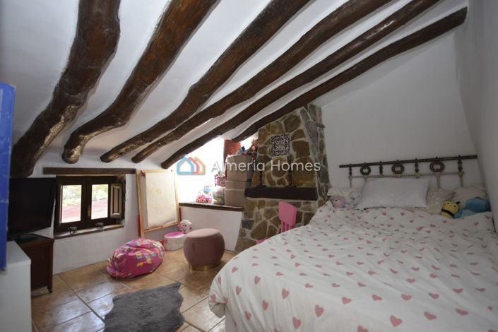 Image No.25-3 Bed Country House for sale