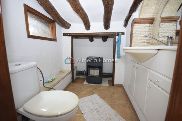 Image No.26-3 Bed Country House for sale