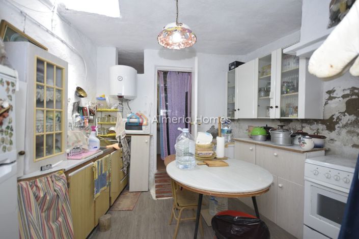 Image No.11-7 Bed Townhouse for sale