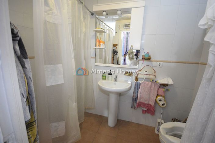 Image No.12-7 Bed Townhouse for sale