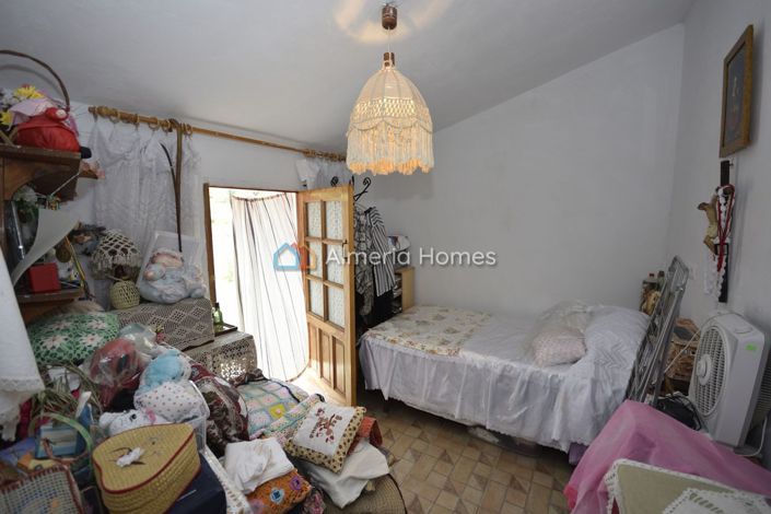 Image No.13-7 Bed Townhouse for sale