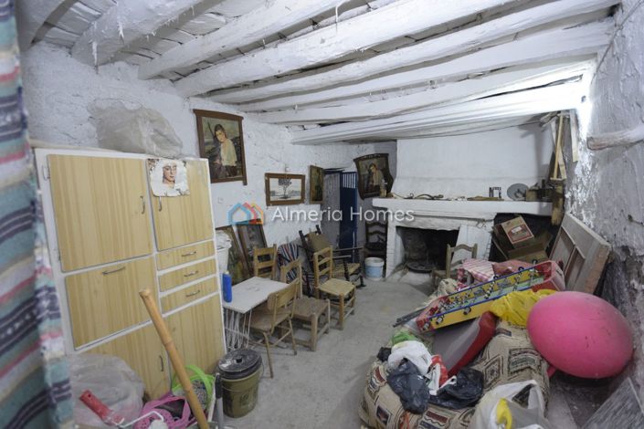 Image No.21-7 Bed Townhouse for sale