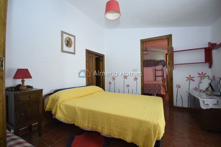 Image No.24-7 Bed Townhouse for sale