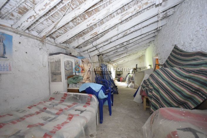Image No.26-7 Bed Townhouse for sale
