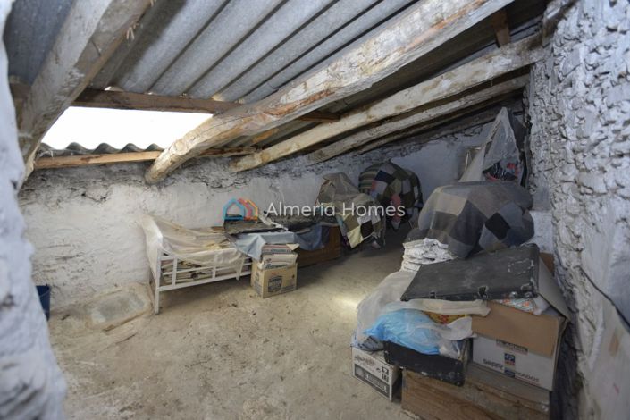 Image No.27-7 Bed Townhouse for sale