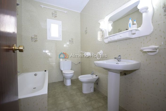 Image No.17-5 Bed Villa for sale
