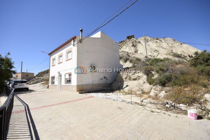 Image No.2-5 Bed Villa for sale