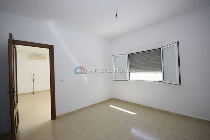 Image No.6-5 Bed Villa for sale