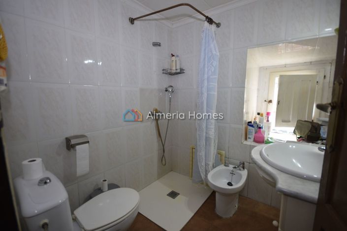 Image No.17-3 Bed Country House for sale