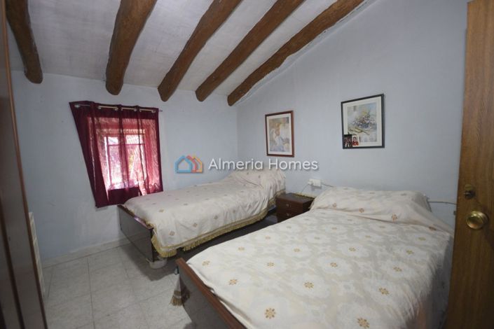 Image No.20-3 Bed Country House for sale