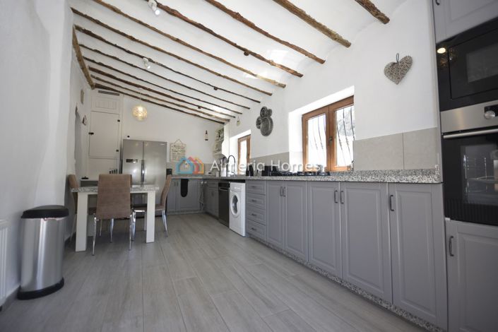 Image No.16-5 Bed Country House for sale