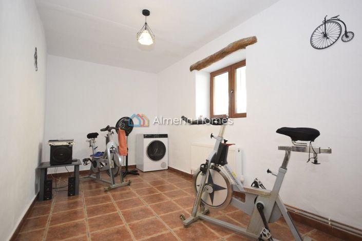 Image No.22-5 Bed Country House for sale