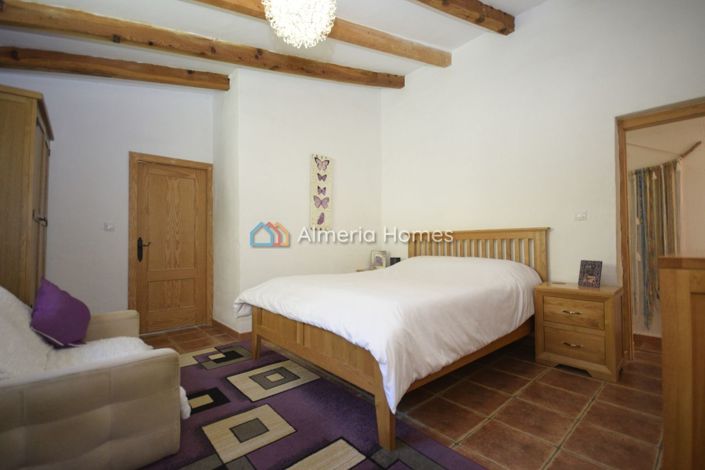 Image No.25-5 Bed Country House for sale