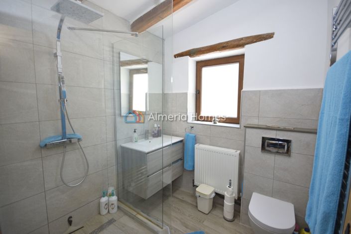 Image No.26-5 Bed Country House for sale