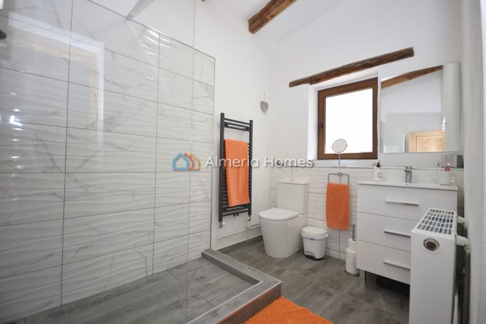 Image No.28-5 Bed Country House for sale