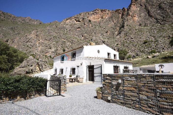 Image No.6-5 Bed Country House for sale