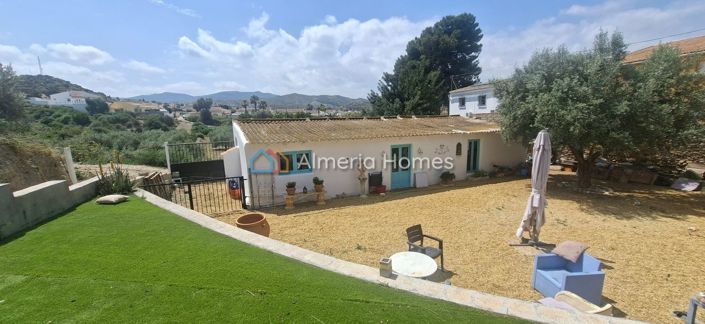 Image No.2-4 Bed Country House for sale