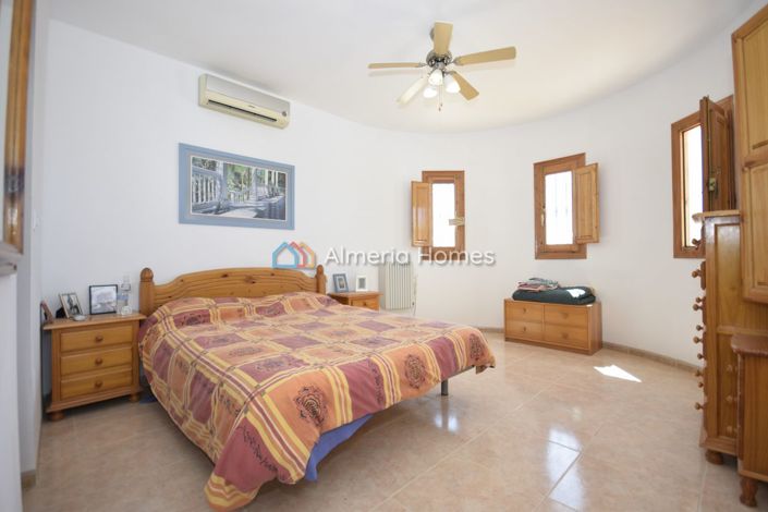 Image No.14-5 Bed Villa for sale