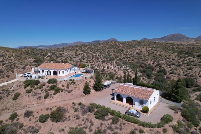 Image No.2-5 Bed Villa for sale