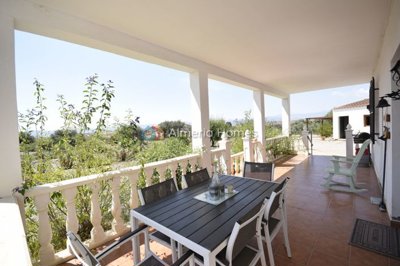 2602551280x960-wm