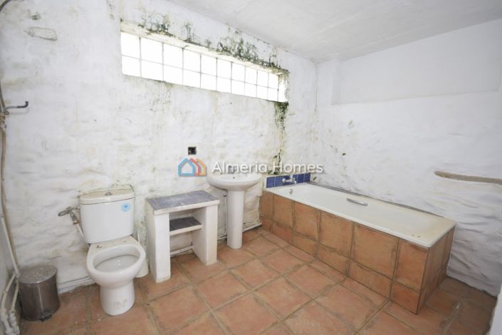 Image No.14-8 Bed Country House for sale