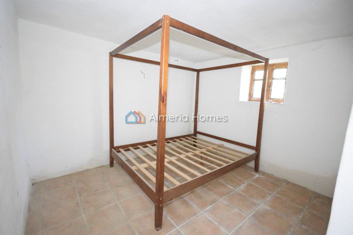 Image No.20-8 Bed Country House for sale