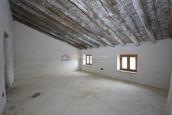 Image No.25-8 Bed Country House for sale