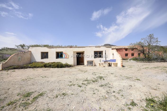 Image No.6-8 Bed Country House for sale