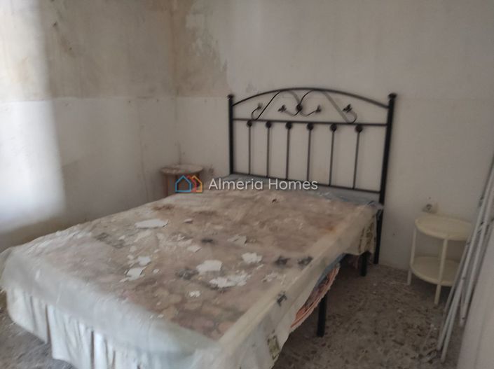 Image No.10-7 Bed Village House for sale