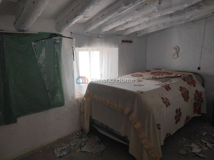 Image No.5-7 Bed Village House for sale