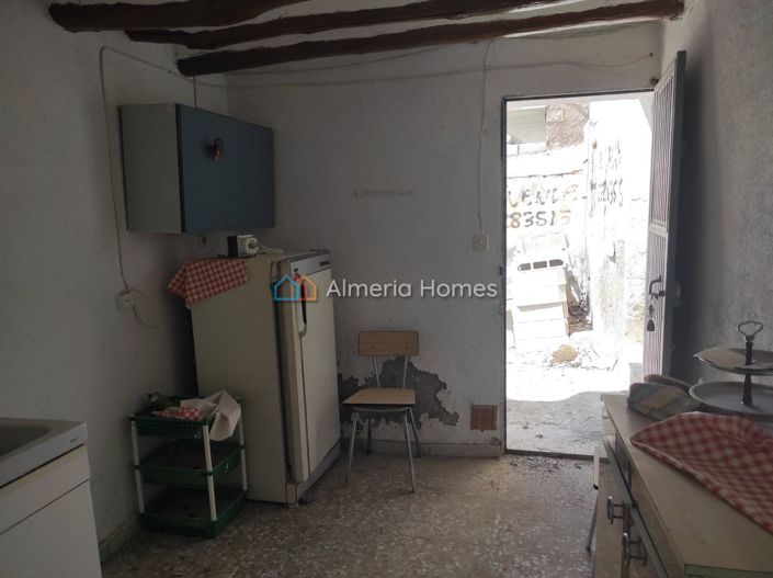 Image No.6-7 Bed Village House for sale