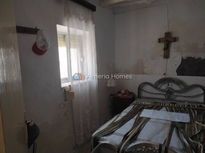 Image No.8-7 Bed Village House for sale