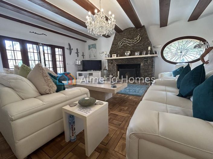 Image No.10-5 Bed Villa for sale