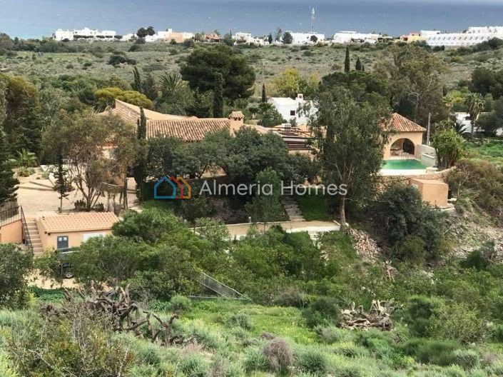 Image No.2-5 Bed Villa for sale