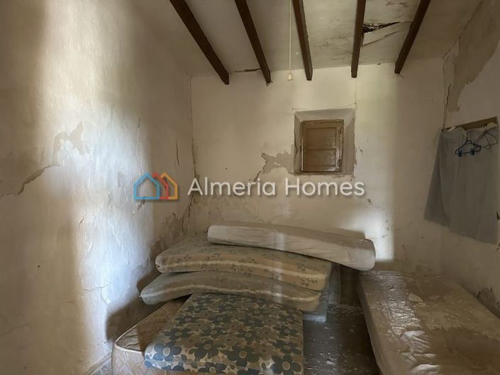 Image No.11-2 Bed Country House for sale
