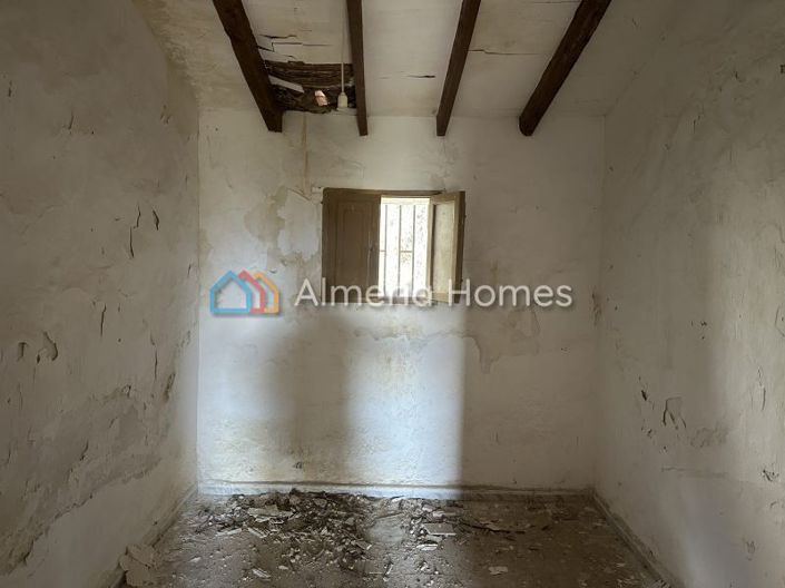 Image No.12-2 Bed Country House for sale