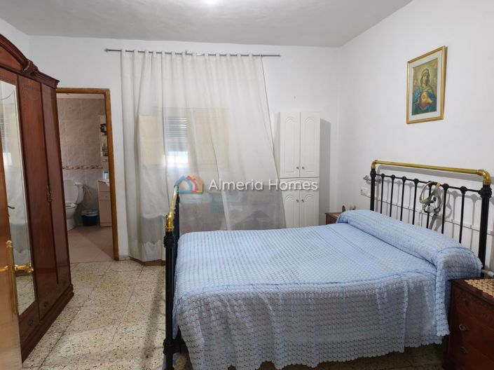 Image No.10-2 Bed Country House for sale