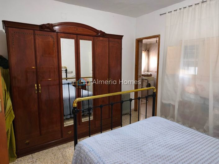Image No.11-2 Bed Country House for sale