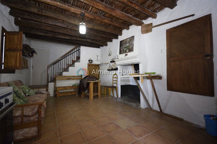 Image No.11-3 Bed Country House for sale