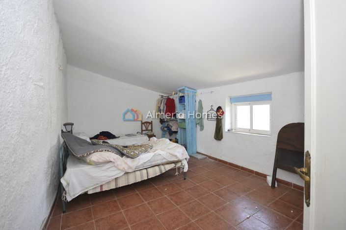 Image No.12-3 Bed Country House for sale