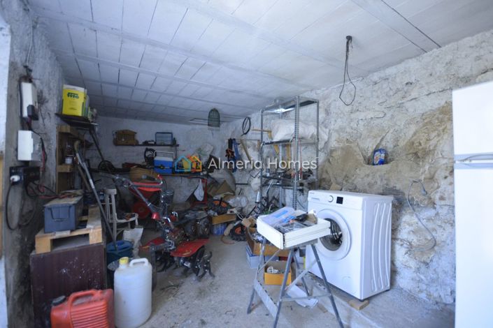 Image No.15-3 Bed Country House for sale